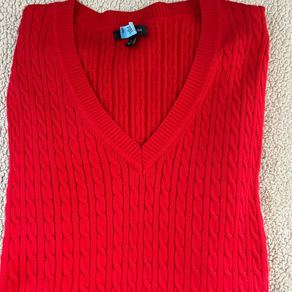 Tommy Hilfiger Women Long Sleeve Sweater. Perfect VALENTINES Day red sweater!